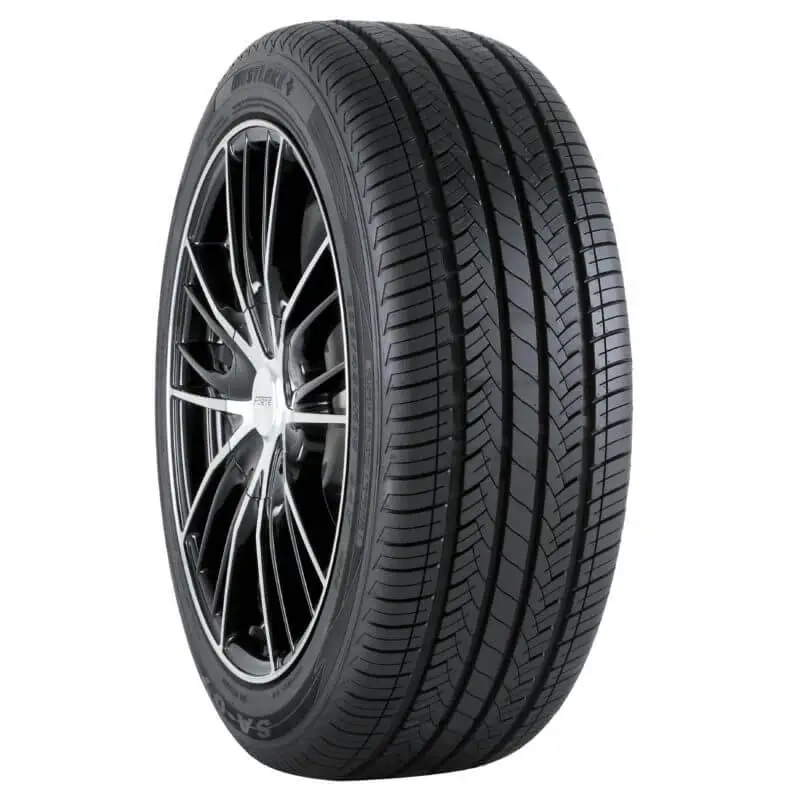 Neumático Goodride 225/55 R16 95W SA07