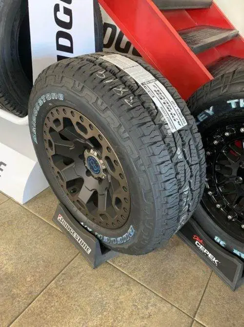 Bridgestone 265/60 R18 110T Dueler A/T Revo 3 OWL - Imagen 2